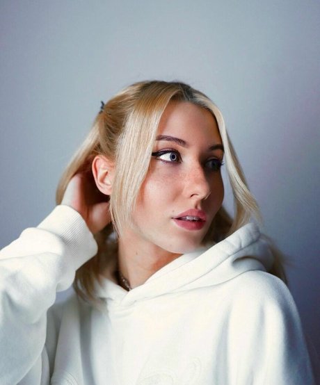 veylaneey 素敵なモデル 写真