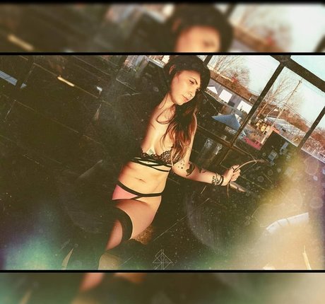 Erika Szabo 裸のポルノスター 写真