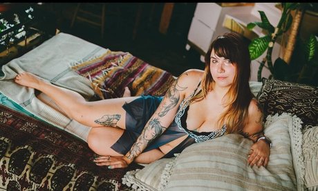 Erika Szabo かわいいスター 写真