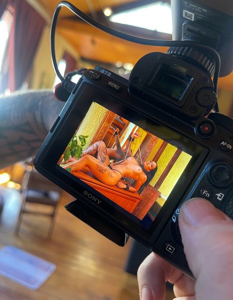 Hayley Vernon 完璧なスター 写真