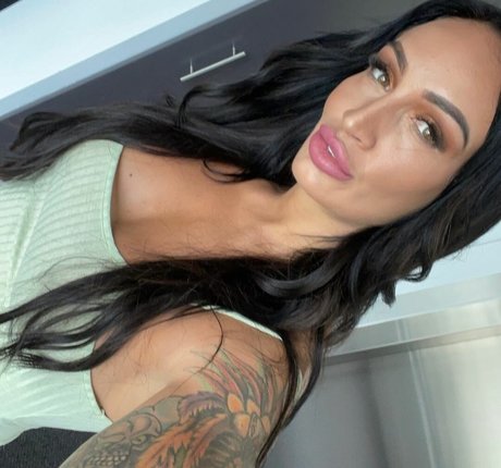 JOI オンリーファンズ ヌード 画像