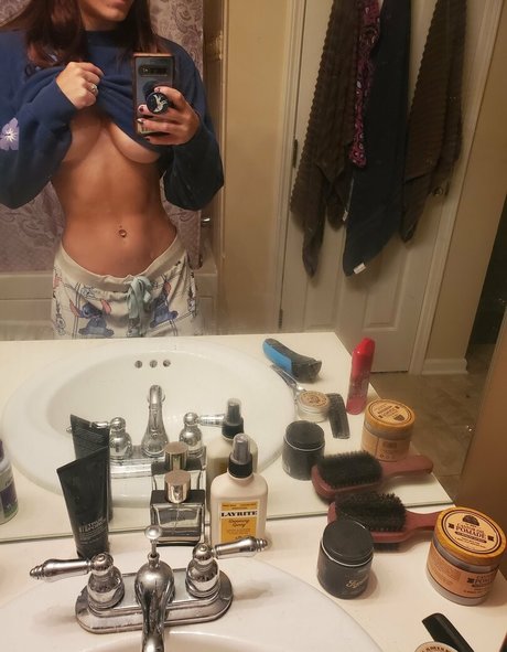 Terry Lifts ポルノスター ヌード 画像