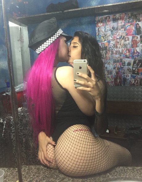 巨乳オナニーオンリーファンズ エロチック ギャラリー