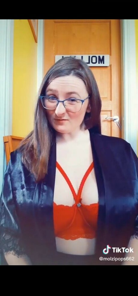 Molzipops662 ポルノスター アート ギャラリー