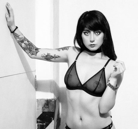 Barbara Ivannova スター 裸 ギャラリー