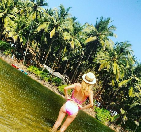 Tova Golan アート女優 画像