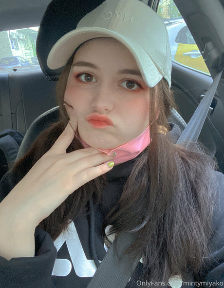 金髪の小人オンリーファンズ ホット 写真