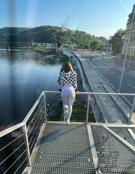 queen burianova 高品質のポルノスター 写真