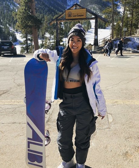 Janelle Ha 女優 画像