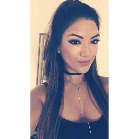 Janelle Ha 素敵なスター 写真