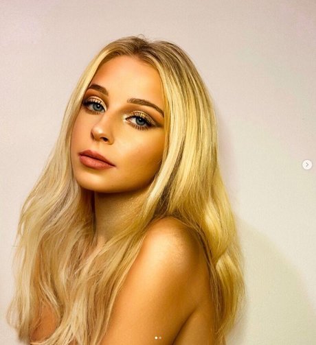 パイズリ オンリーファンズ ポルノ 写真