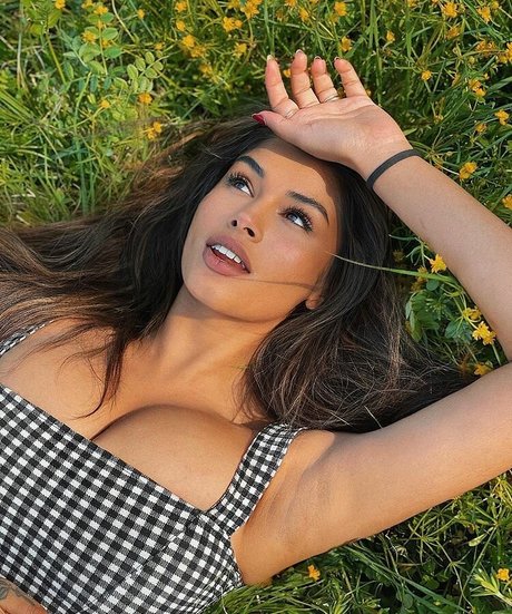 Kokhos ポルノスター エロティック 画像