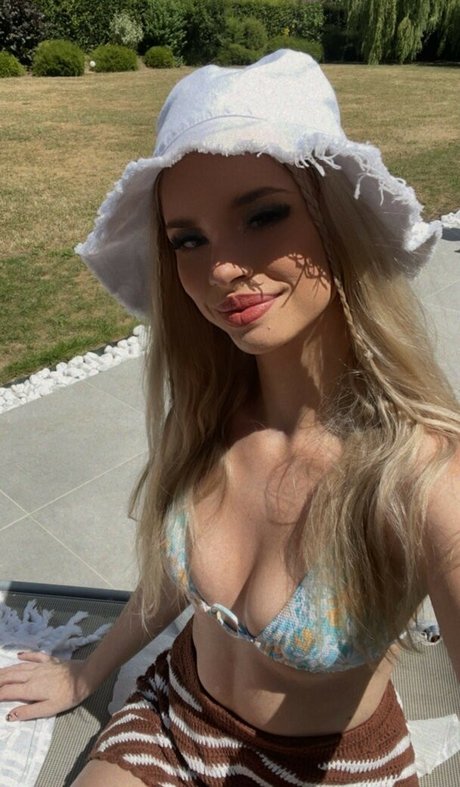 Britnyellen 完璧なポルノスター 写真