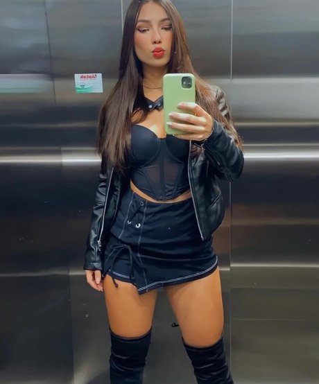 Lais Andrade Pqlaais ポルノスター ホット 写真