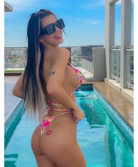 Trinidad Nucera 完璧なスター 写真