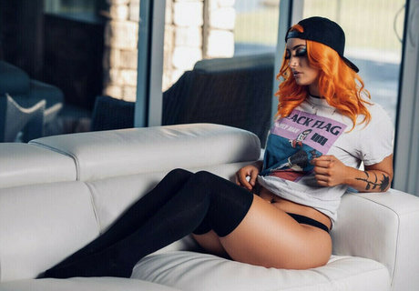 WWE GiGi Dolin アート女優 ギャラリー