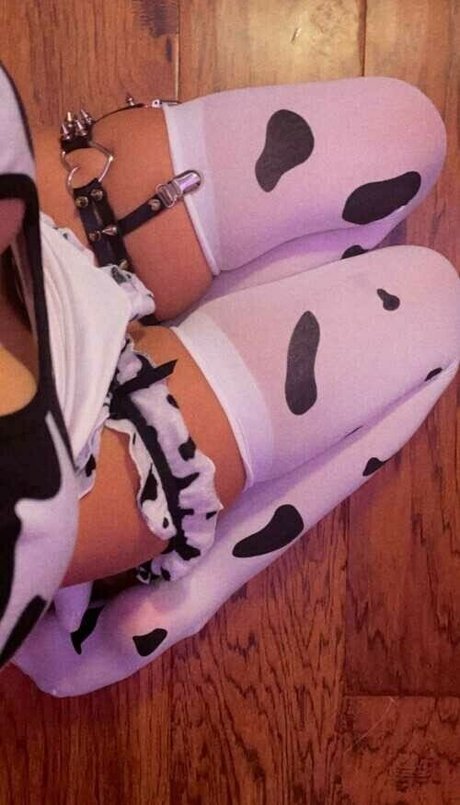 パンツを食い込ませるオンリーファンズ セクシーヌード 写真