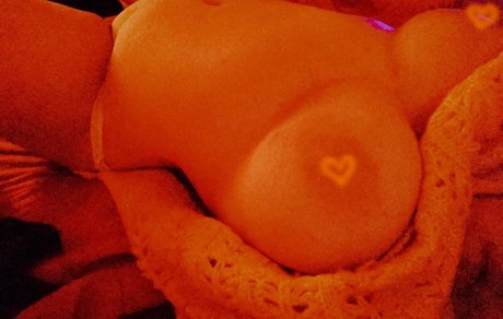 大きなプッシー唇オンリーファンズ トップ 写真