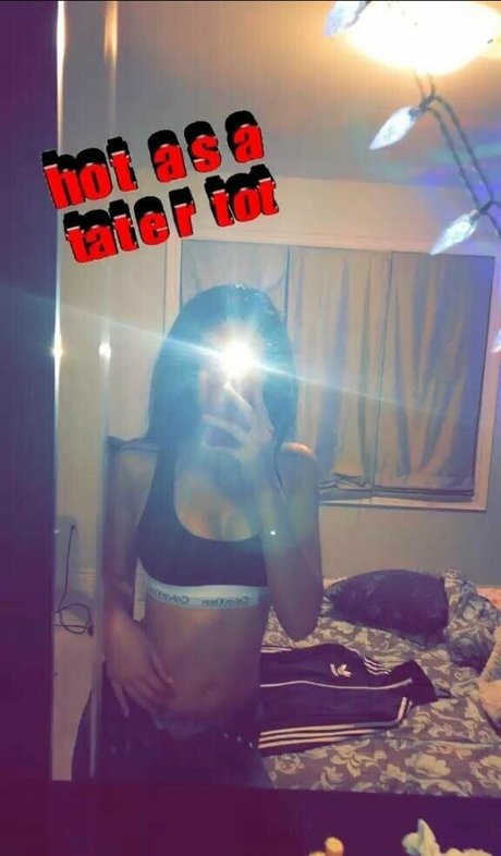 Bhavika Shah 完璧なモデル 写真