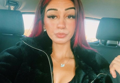 Bhavika Shah 完璧なスター 画像