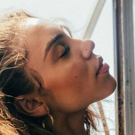 ヌードの赤毛オンリーファンズ ホット裸 画像