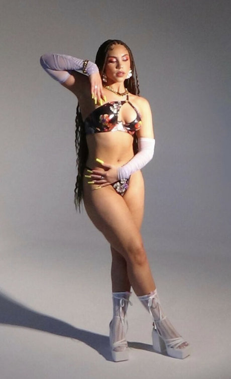 ぽっちゃりラテン系オンリーファンズ ポルノ 写真