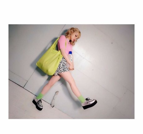 オンリーファンズの動画 セクシー裸 写真