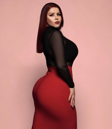 Martina Dimovska エロティックなポルノスター 写真