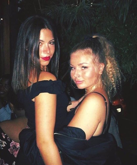 Emmahaggstrom 裸のポルノスター アーカイブ