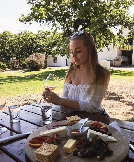 Emmahaggstrom エロティックなスター ギャラリー