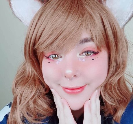 ティーンフィンガリングオンリーファンズ セクシーヌード 画像