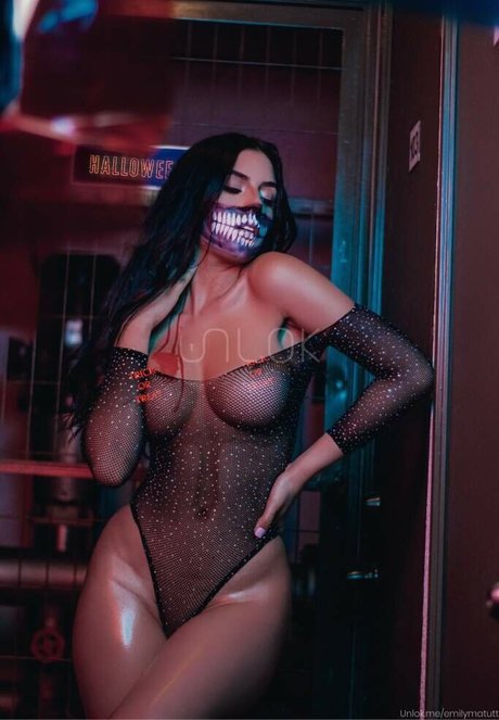 emilymatutt ポルノスター トップ 写真