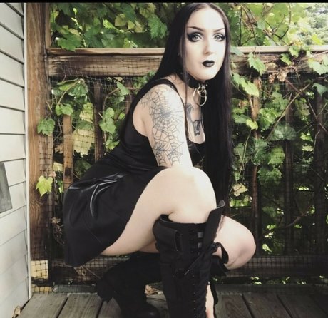 ティーンレズビアンオンリーファンズ セクシー 画像