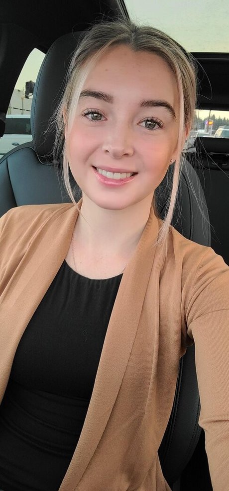 Bones Dont Lie かわいいポルノスター 写真