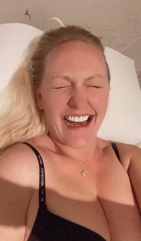 Helen Scott 裸のポルノスター 写真