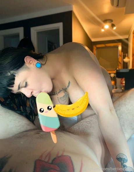 BettiesPaige 裸のスター 画像