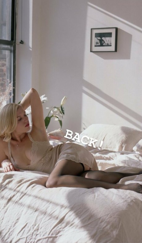 Vivienne Cole ヌードスター 写真