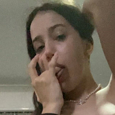 金髪のホットな妻オンリーファンズ セクシーヌード 写真