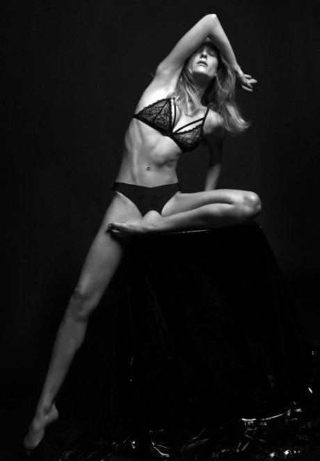 Polina Logvin 限定モデル 画像