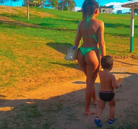 Carla Dias xxx女優 写真