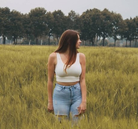 弁護士オンリーファンズ ホット裸 画像