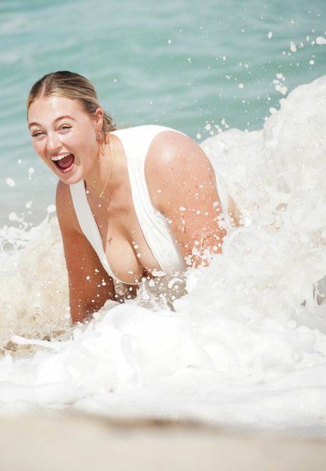 かわいいブロンドのオンリーファンズ 無料セックス 写真