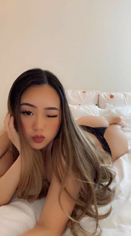 peachyval ヌードモデル 写真