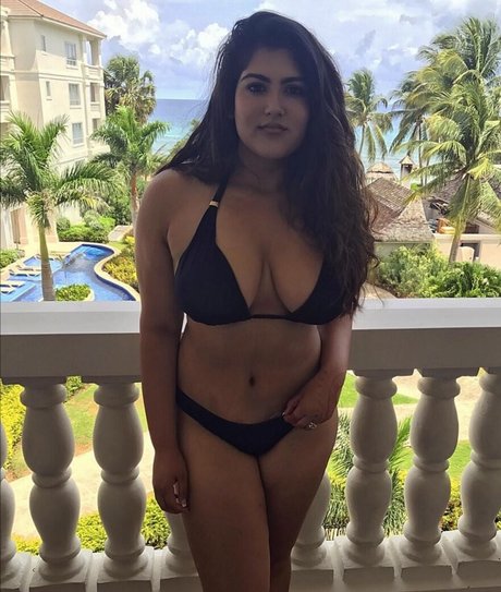 Prettydesibabixo ヌードのポルノスター 写真