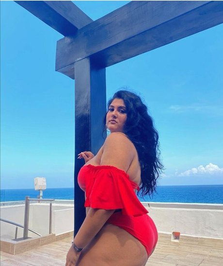 Prettydesibabixo 裸モデル ギャラリー