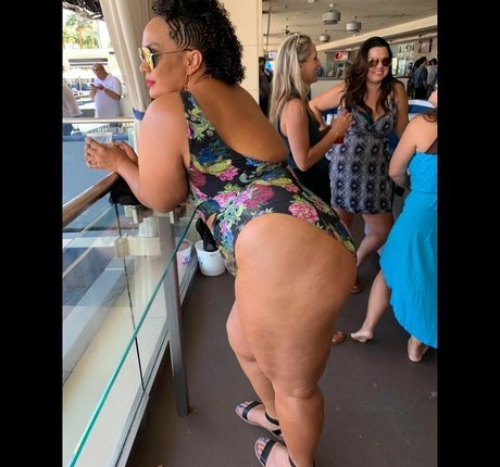 Nia Jax Lina Fanene 独占スター 画像