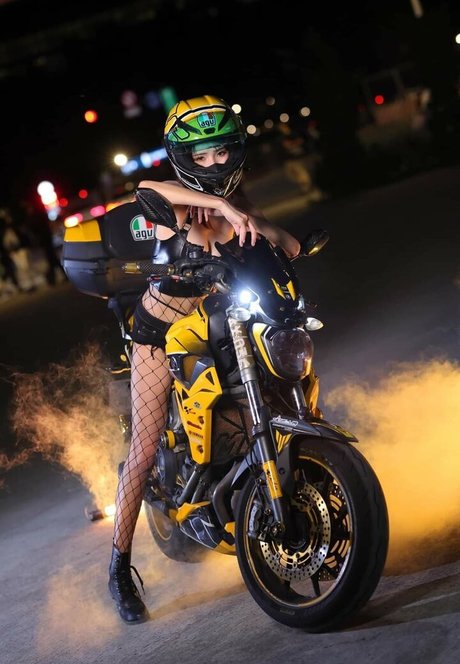 尖ったおっぱいオンリーファンズ HD ギャラリー