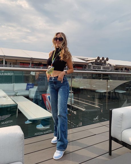 デカ尻ティーンオンリーファンズ ポルノグラフィック 写真