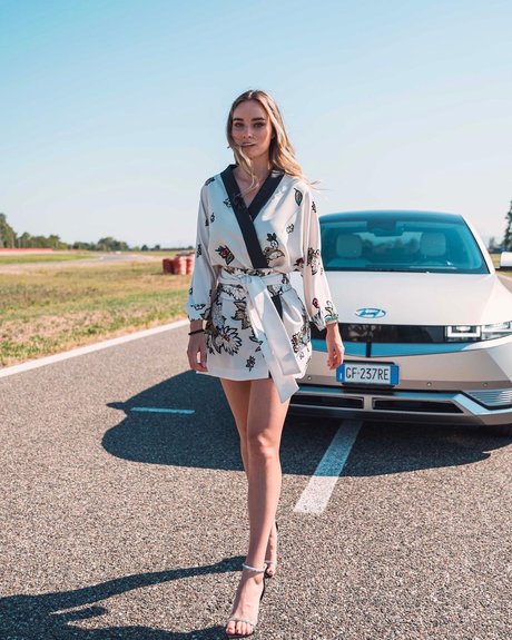 Elena Berri 裸のモデル 写真