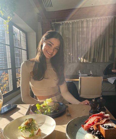 黒髪の熟女オンリーファンズ ホットセックス 写真